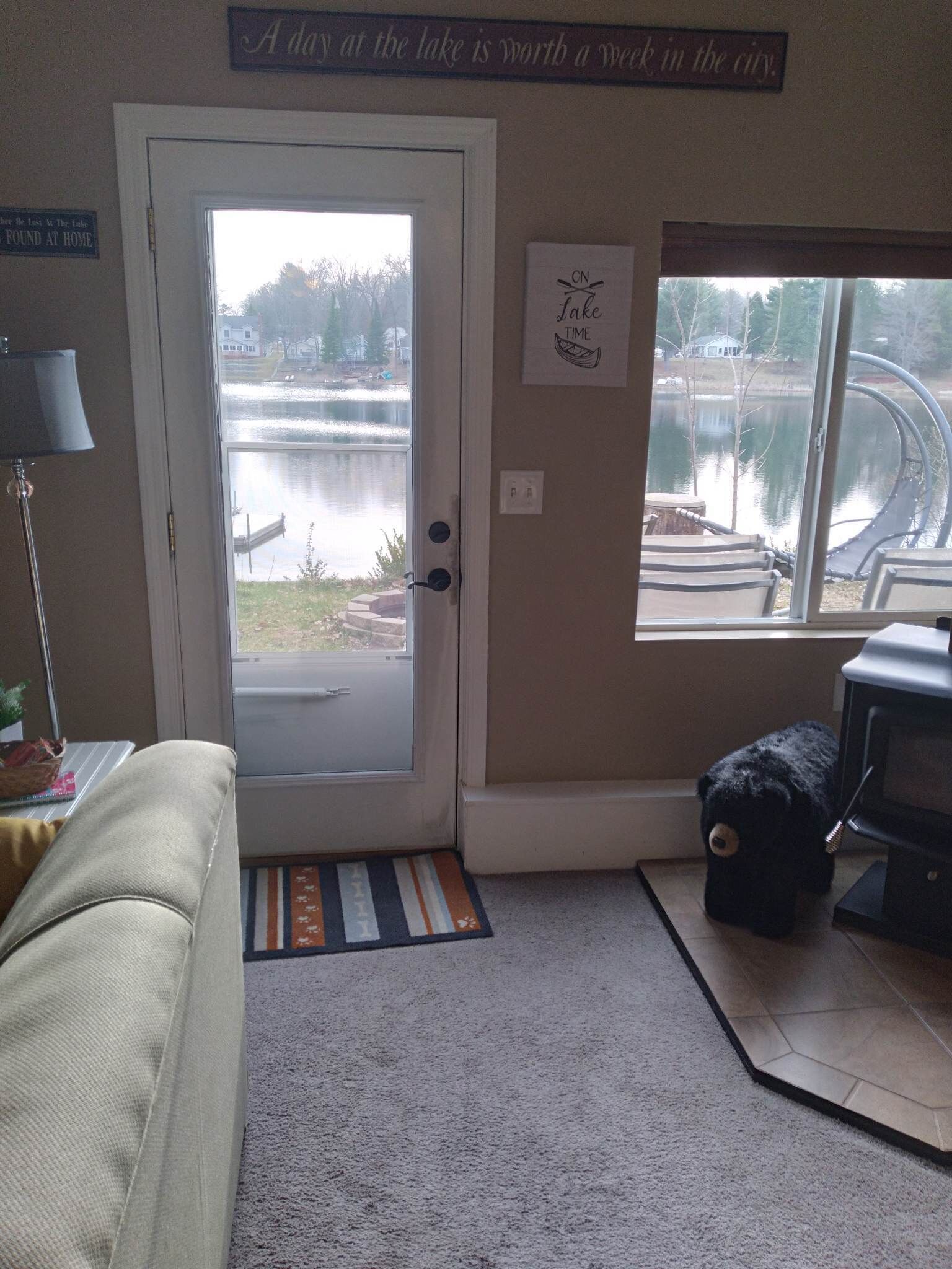 Smart TV, fireplace, video games, offices