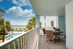 Outdoor dining - Luxurious 3 Bedroom Beachfront Condo with Views and Oversized Balcony (Indian Shores)