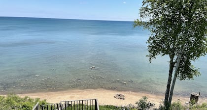 Amazing lake view and peaceful cottage with kayaks