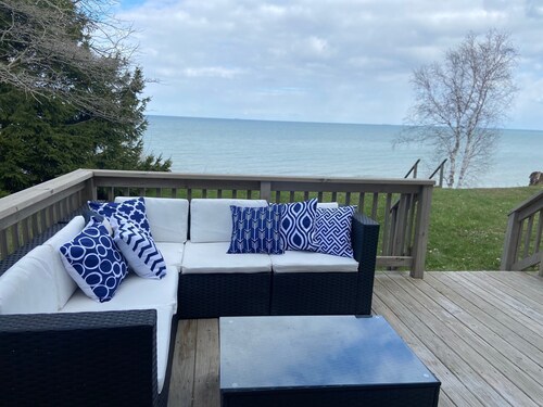 Amazing lake view and peaceful cottage with kayaks