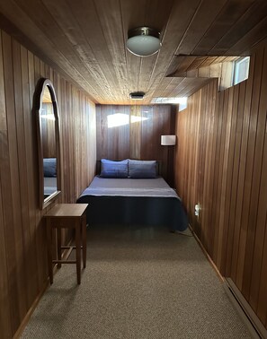 4 bedrooms, desk, iron/ironing board, free WiFi - Lake Front Home close to Ski Brule and snowmobile trails. (Iron River)