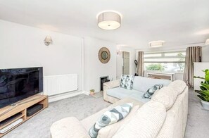 House | Living room | 30-inch TV with digital channels