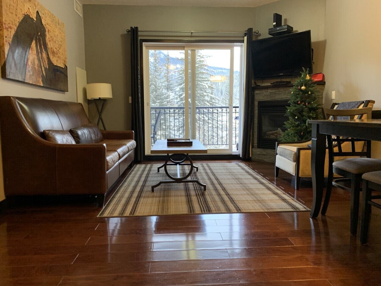 Een smart-tv en een open haard