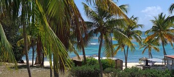 appartement face Ă la mer et plage de l'anse des rochers