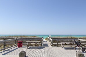 Outdoor dining - Siesta Del Sol- Lakefront, Destiny West, Private Pool, Tennis, Fitness! (Destin)