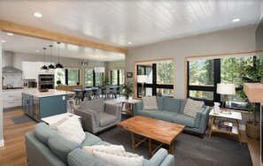 Smart TV, fireplace, ping pong, books