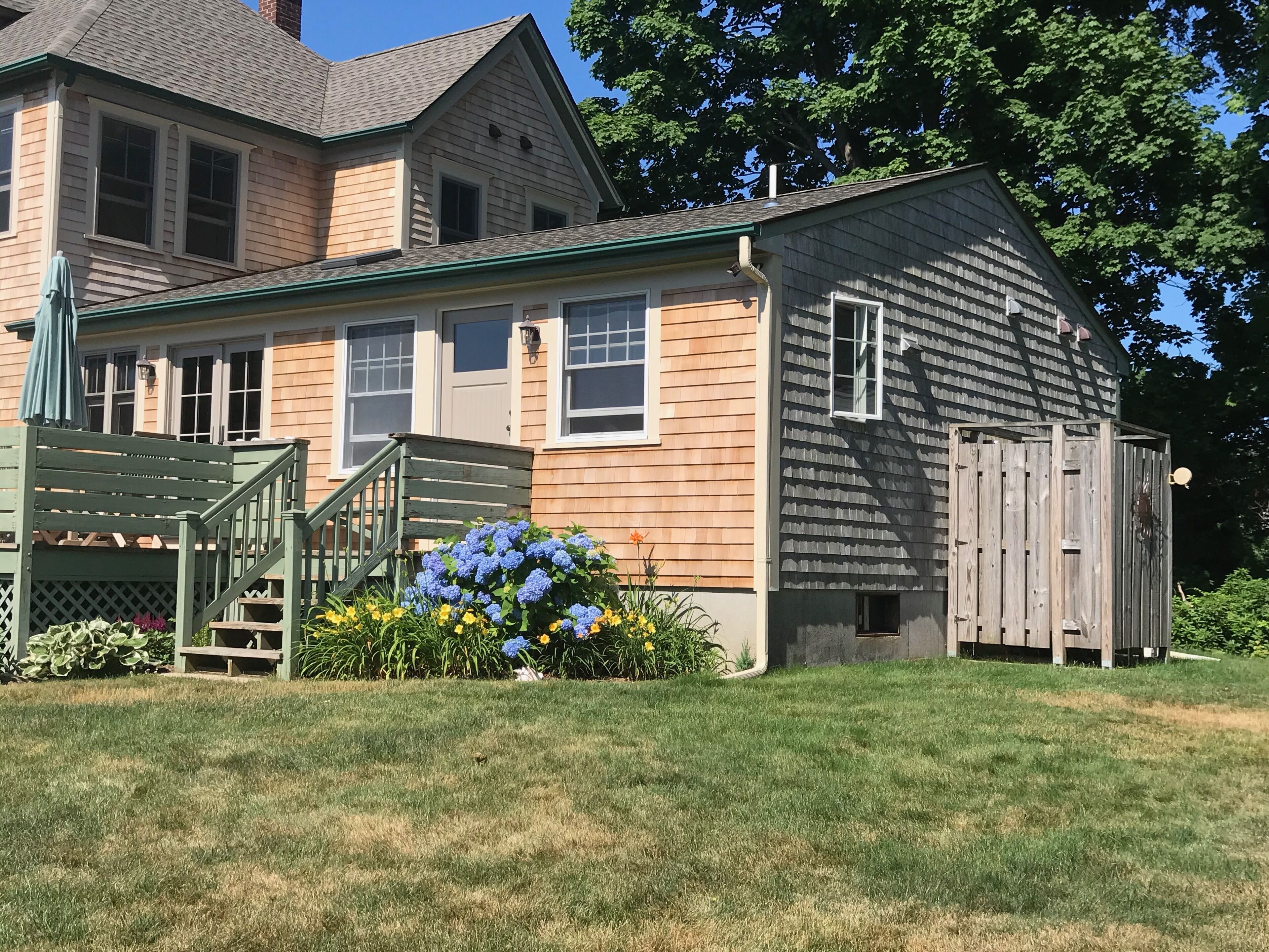 Centrally located, Narragansett Pier Apartment