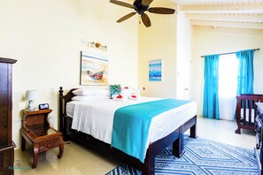 4 bedrooms, iron/ironing board, travel crib, free WiFi - Tropical Getaway Villa: Your Family’s Private Paradise with Pool, BBQ. Drax Hall (St. Ann's Bay)