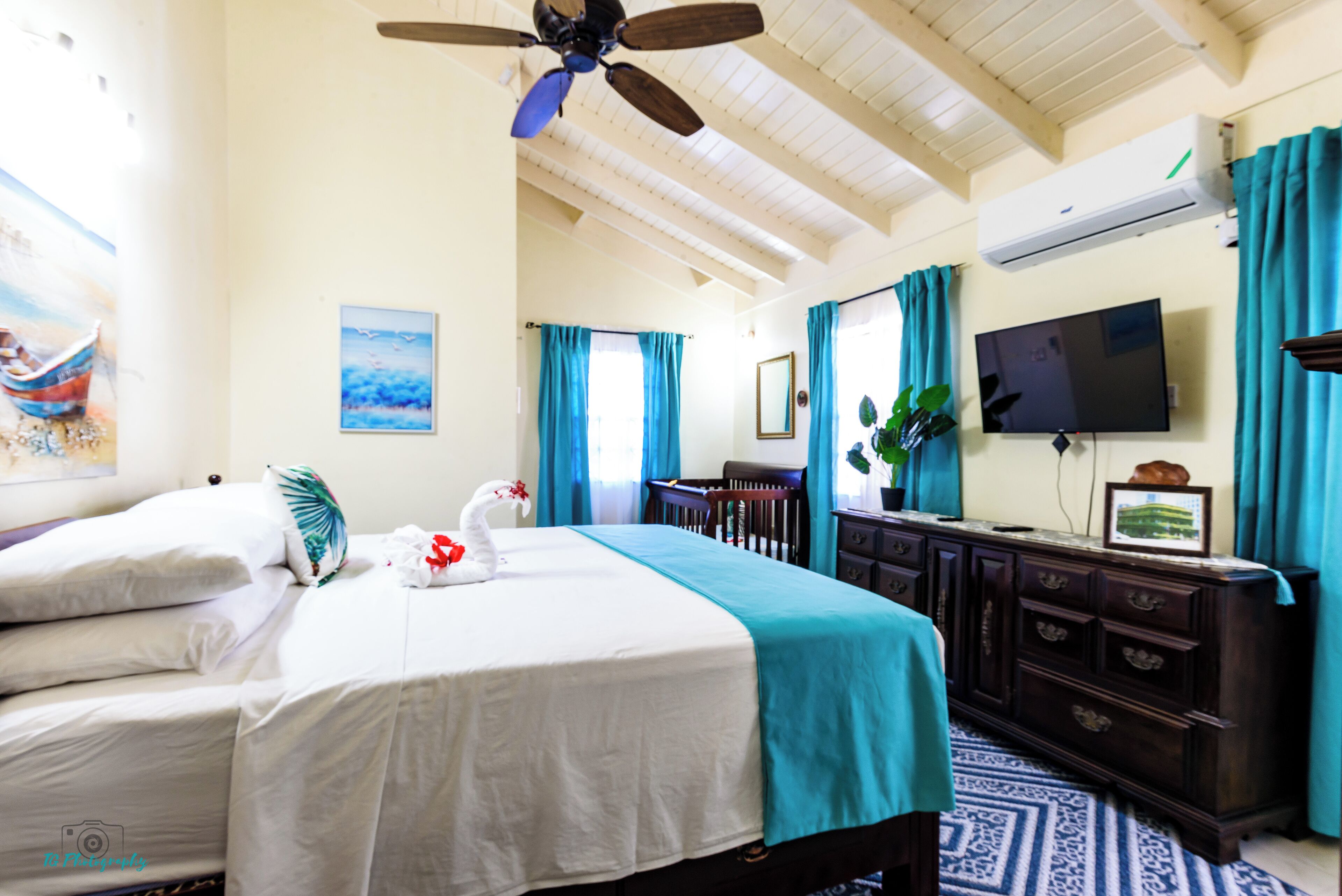 3 bedrooms, iron/ironing board, travel crib, free WiFi