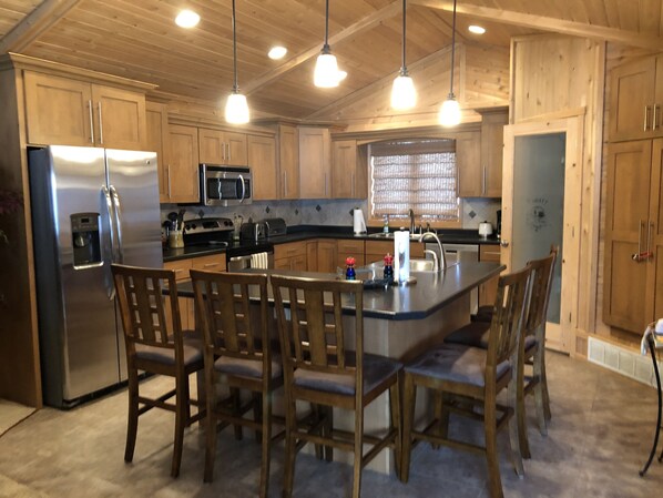 冰箱、微波炉、烤箱、炉灶