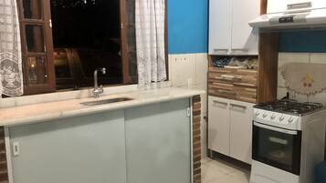 Fridge, oven, stovetop, cookware/dishes/utensils