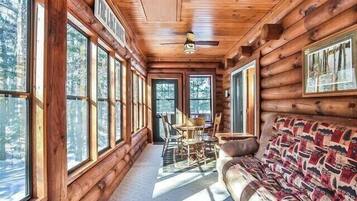 TV connectée, cheminée, jeux vidéo, chaßne hi-fi