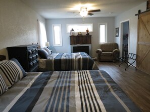 3 habitaciones, tabla de planchar con plancha, wifi y ropa de cama 