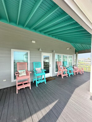 Terrace/patio - 365 Good Vibes & Tides 2825 Gulf View Ln, Bolivar Peninsula, Crystal Beach, TX  (Bolivar Peninsula)
