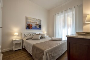 1 bedroom, in-room safe, iron/ironing board, travel crib - ELEGANT IN THE HEART OF THE ANCIENT VILLAGE,  BREATHTAKING VIEW OF BAY & SEA (Castelsardo)