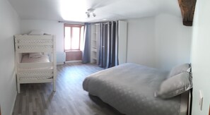 2 Schlafzimmer, Bügeleisen/Bügelbrett, Reisekinderbett, kostenloses WLAN