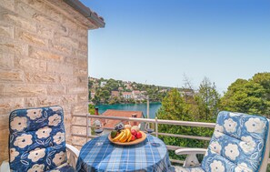 Outdoor dining - 4 bedroom beautiful home in Supetar (Supetar)