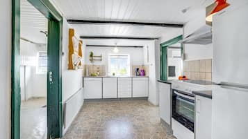 Køleskab, kogeplade, kaffe-/temaskine