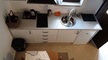 Fridge, microwave, coffee/tea maker, electric kettle