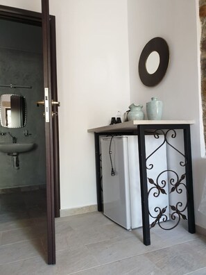 Ducha, secador de pelo, toallas y jabón