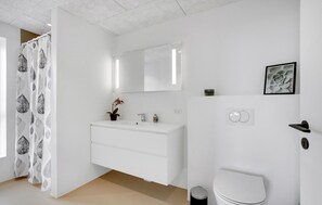 Shower - 3 bedroom nice home in Sjølund (Sjølund)
