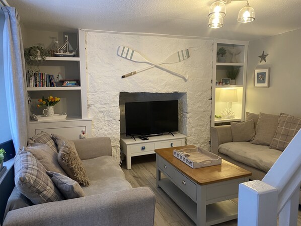 Cottage | Living area | 30-inch TV with digital channels - Delightful 3 Bedroomed Cottage in Llandudno (Llandudno)