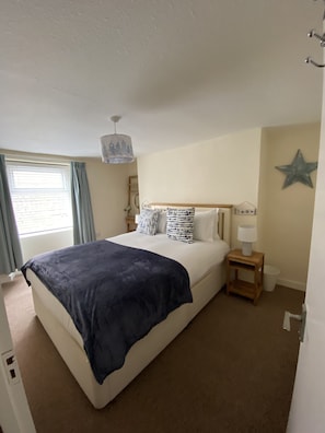 Cottage | 3 bedrooms, iron/ironing board, free WiFi, bed sheets - Delightful 3 Bedroomed Cottage in Llandudno (Llandudno)