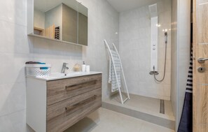 Shower - Beautiful apartment in Pula with WiFi (Pula)