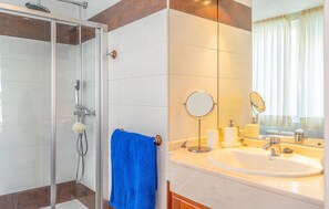 Shower - Gorgeous apartment in Montemar La Carihuela (Montemar La Carihuela)
