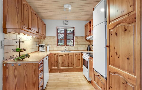 Fridge, stovetop, dishwasher, coffee/tea maker