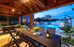 A heated pool - Enjoy an unforgettable vacation in this XXL vacation home with heated pool. (Zaton)