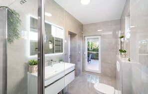 淋浴/盆浴组合、毛巾