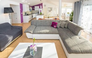 Téléviseur connecté, table de ping-pong