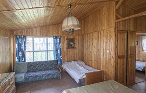 1 bedroom, travel cot, free WiFi, bed sheets