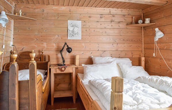 4 bedrooms, travel crib