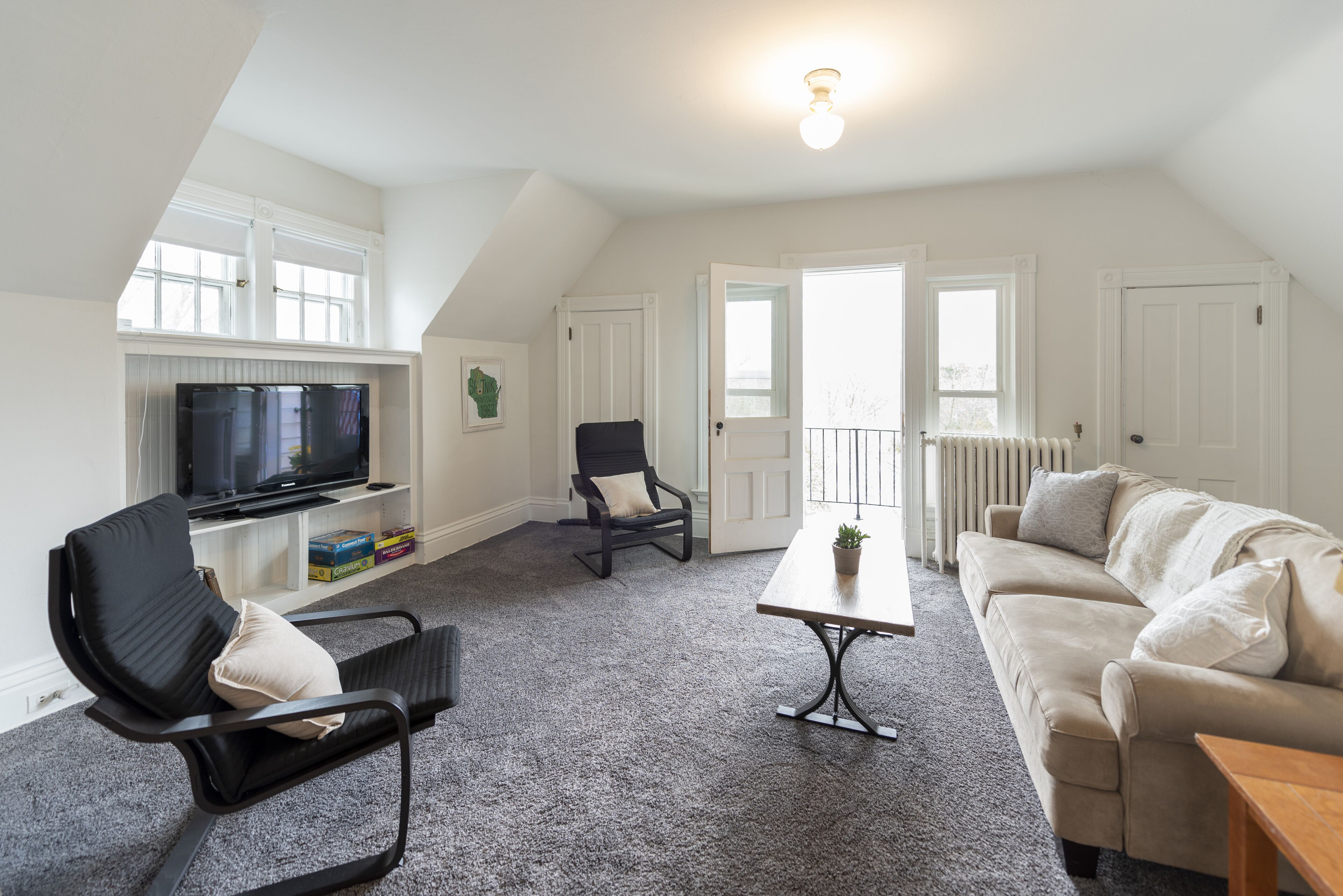 Large 1 Bedroom 1 Bathroom Apartment in Wausau's East Hill Historic District