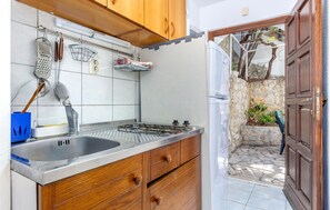 Réfrigérateur, plaque de cuisson, cafetière/bouilloire