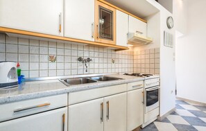 Fridge, stovetop, coffee/tea maker, cookware/dishes/utensils - 2 bedroom nice apartment in Potocnica (Potocnica)