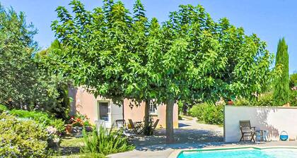 Nice apartment in Caumont-sur-Durance