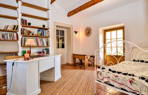 5 quartos, Wi-Fi de cortesia, roupa de cama