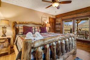4 bedrooms, desk, iron/ironing board, travel crib - Chestnut House: private luxury log cabin with mountain views, trout stream, WiFi (Canton)