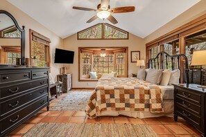 4 عدّة غرف نوم ومكتب ومكواة/لوح كي وسرير سفر