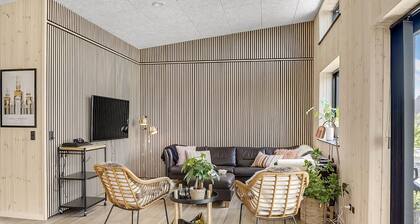 5 bedroom cozy home in Hadsund