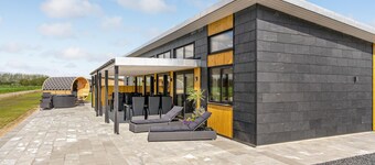 5 bedroom cozy home in Hadsund