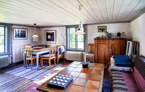 Dining - Amazing home in Lidköping with kitchen (Lidköping)