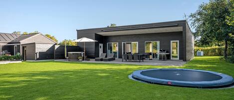 تناول الطعام بالخارج