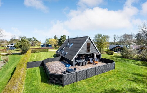 Pet friendly home in Humble with sauna