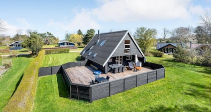 Pet friendly home in Humble with sauna