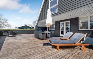 Outdoor dining - Pet friendly home in Humble with sauna (Humble)
