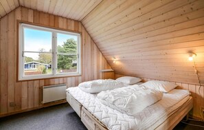 5 bedrooms, travel cot, free WiFi